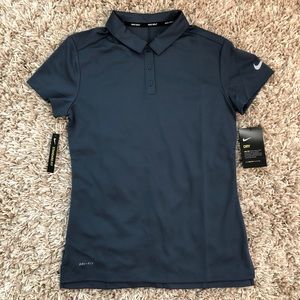 Nike Athletic Top/Shirt Size Small (women)…